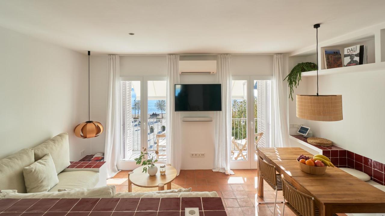 Beachfront Suite In Cadaques Center Экстерьер фото