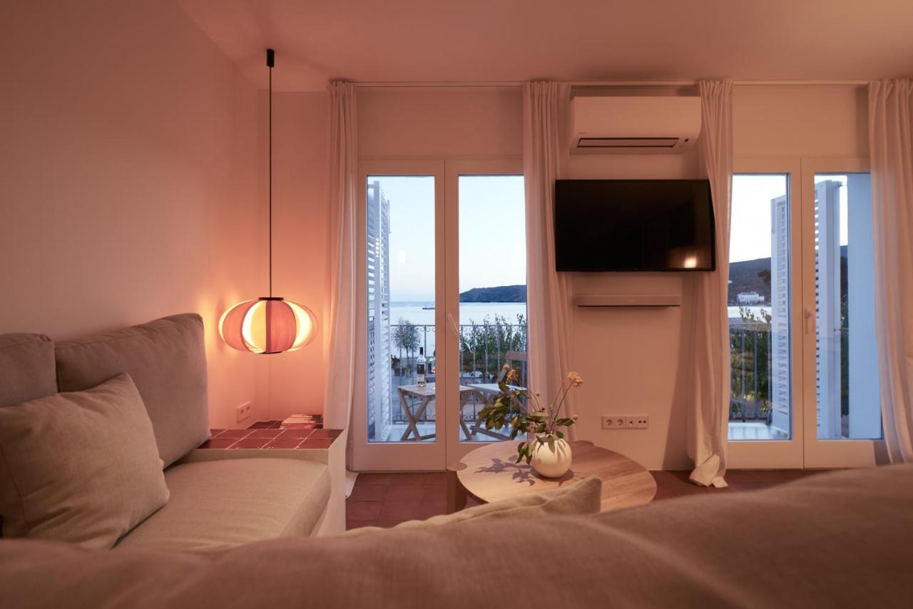 Beachfront Suite In Cadaques Center Экстерьер фото